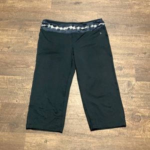 Danskin Womens Capri Yoga Pants | Large